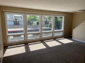 3615 Kennedy Dr in East Moline, IL - Building Photo - Building Photo