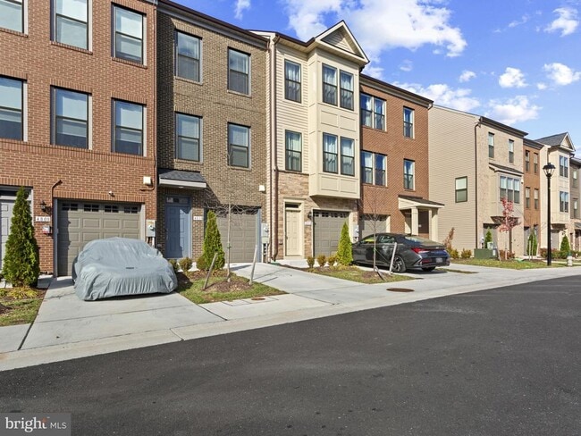 property at 4810 Vista Glen Ln