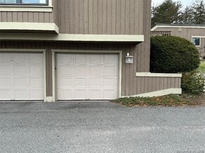 20 Heritage Circle in Southbury, CT - Building Photo - Building Photo
