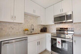 1614 16th Ln in Palm Beach Gardens, FL - Building Photo - Building Photo