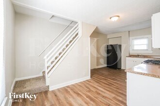812 Charles St in Aurora, IL - Building Photo - Building Photo
