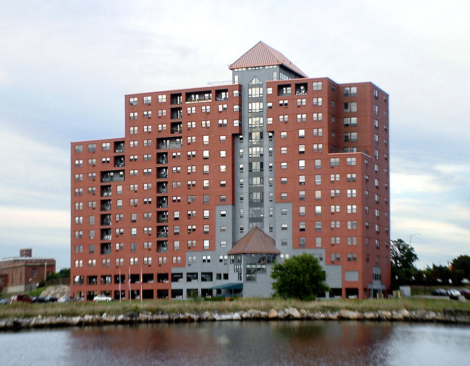 Point Gloria Condominiums in Fall River, MA - Building Photo