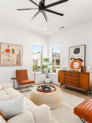 property at 2019 N Prairie Ave