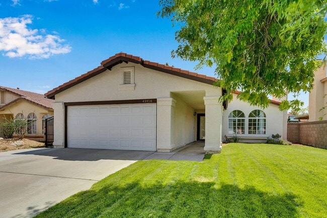 43916 Silver Bow Rd in Lancaster, CA - Foto de edificio - Building Photo