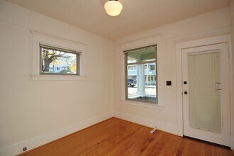 3628 SE Milwaukie Ave-Unit -3634 in Portland, OR - Foto de edificio - Building Photo