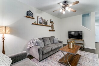180 Leonard St in Lewisville, TX - Building Photo - Building Photo