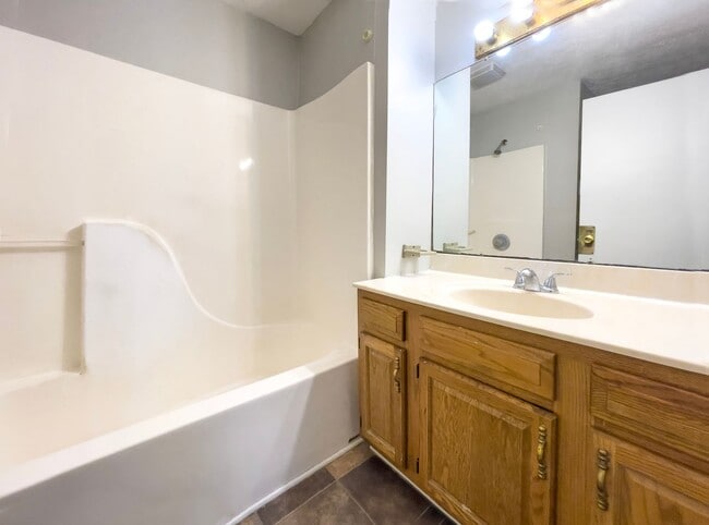 114 E 8th St in Muncie, IN - Building Photo - Building Photo