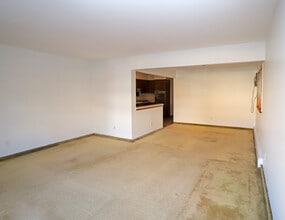 15 Bleecker St, Unit 2 in Jersey City, NJ - Foto de edificio - Building Photo