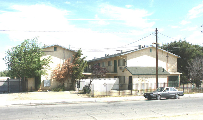 1025 E Avenue Q-5 in Palmdale, CA - Building Photo - Building Photo