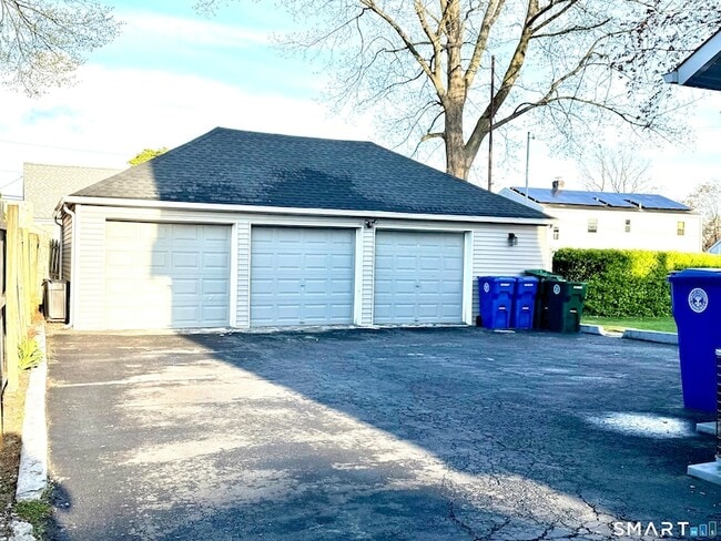 7 Burritt Ave in Stratford, CT - Building Photo - Building Photo