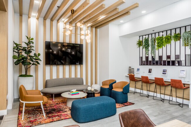 West 27th Place in Los Angeles, CA - Building Photo - Interior Photo