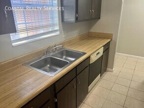 50 Laurie Dr NE in Fort Walton Beach, FL - Foto de edificio - Building Photo