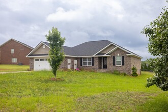 1835 Moorhill Estate Dr in Sumter, SC - Building Photo - Building Photo