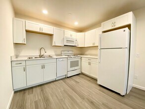 401 Piccadilly Pl in San Bruno, CA - Building Photo - Building Photo
