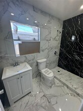 517 NW 1st Ave, Unit 1 in Hallandale Beach, FL - Building Photo - Building Photo