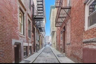 15 Bartlett Pl in Boston, MA - Building Photo - Building Photo