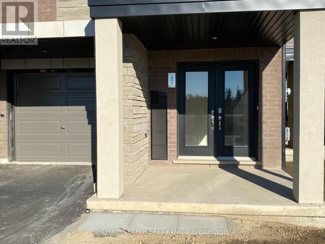 590 N Service Rd in Hamilton, ON - Building Photo - Building Photo