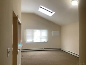 89 Bedford Ave in Mastic, NY - Building Photo - Building Photo