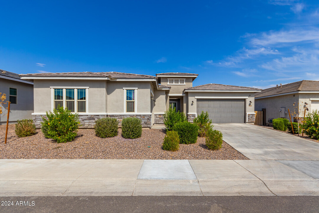 18214 W Medlock Dr in Litchfield Park, AZ - Building Photo