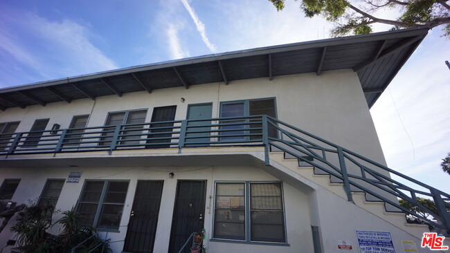 3712 S Centinela Ave in Los Angeles, CA - Building Photo - Building Photo