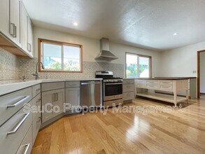 5751 NE Lisbon Way in Hillsboro, OR - Building Photo - Building Photo