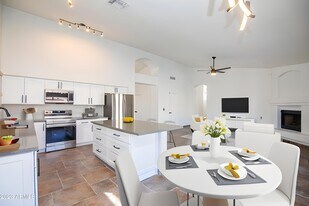 11532 W Clover Way in Avondale, AZ - Building Photo