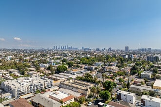 932 N Oxford Ave in Los Angeles, CA - Building Photo - Building Photo