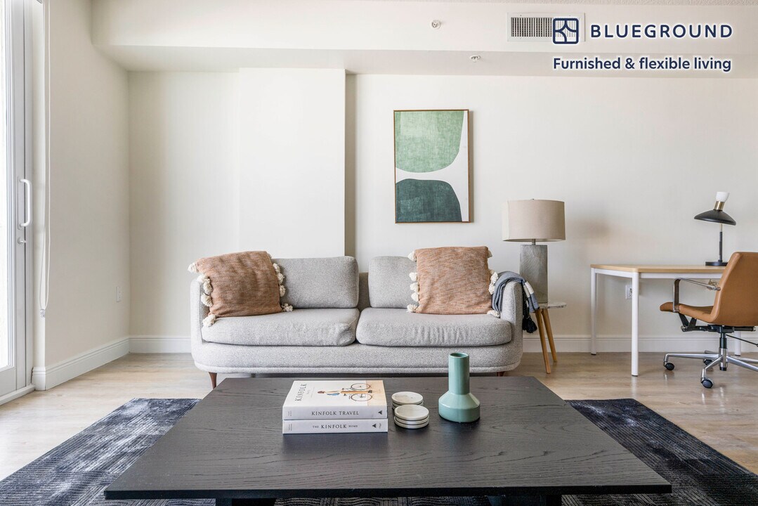 987 SW 37th Ave in Miami, FL - Building Photo