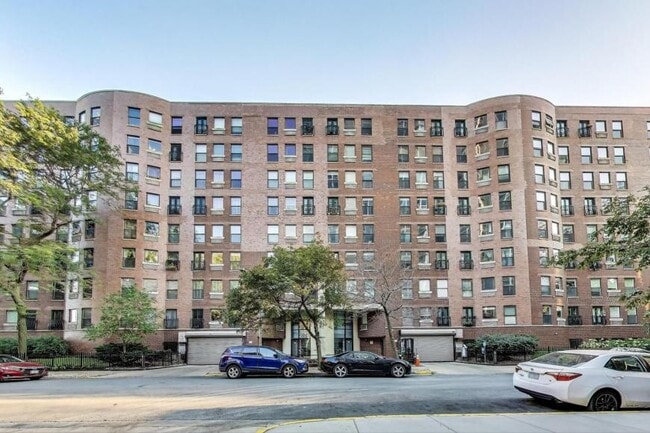 property at 711 W Gordon Terrace
