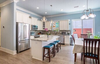 995 Airport Rd in Destin, FL - Foto de edificio - Building Photo