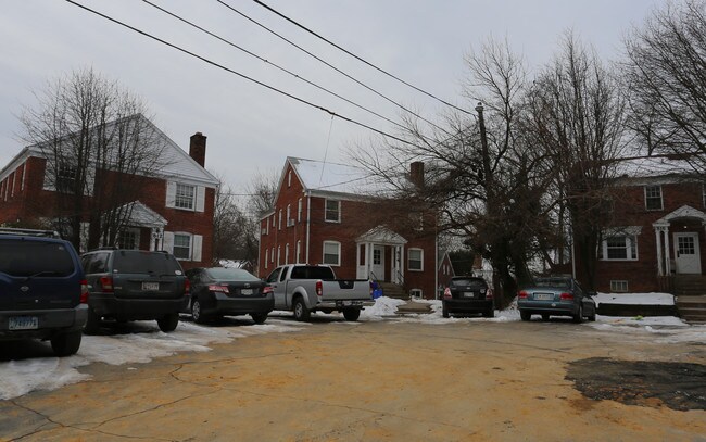 814 Greenwood Cir in Takoma Park, MD - Foto de edificio - Building Photo