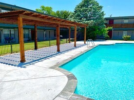 Flats on Handley in Fort Worth, TX - Building Photo