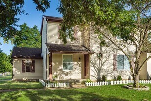 7609 Seasons Dr in Columbus, OH - Building Photo