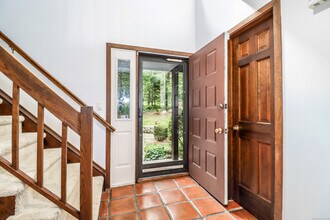 6 Kristy Dr in Bethel, CT - Foto de edificio - Building Photo