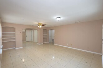 227 Malaga Dr in Laredo, TX - Building Photo - Building Photo