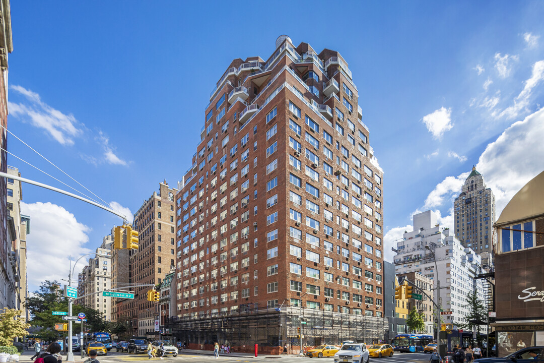 1021-1027 Madison Ave in New York, NY - Building Photo