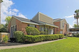 Yardarm Apartments in Corpus Christi, TX - Foto de edificio - Building Photo