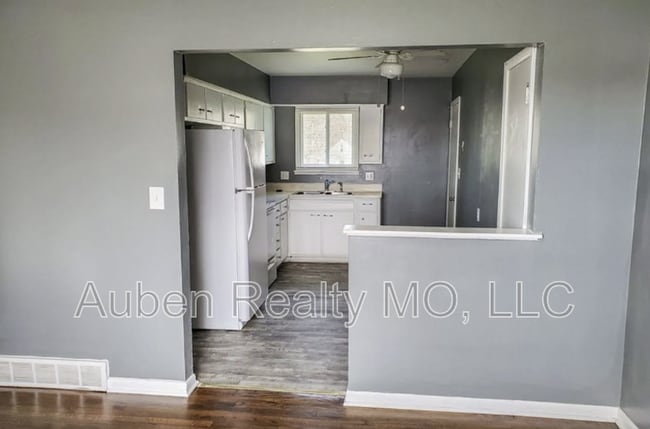 5247 Hadley St in Mission, KS - Building Photo - Building Photo