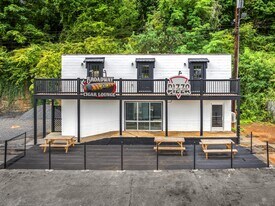 227 E Broadway St in Newport, TN - Building Photo