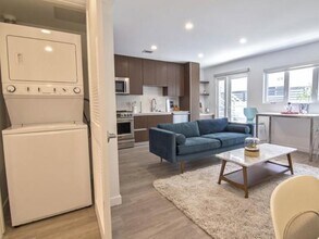 Pacifico Luxury Apartment Homes in Santa Monica, CA - Foto de edificio - Interior Photo