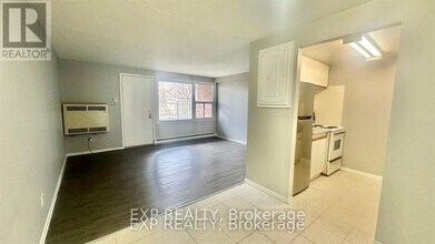 1200-1200 Courtland Ave E in Kitchener, ON - Building Photo - Building Photo