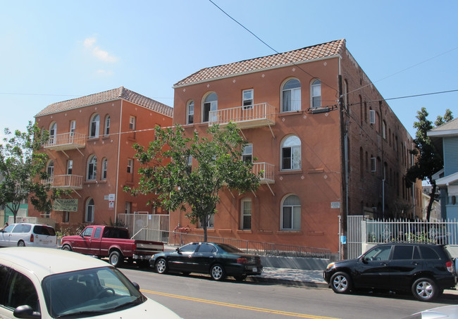 Central City Apartments in Los Angeles, CA - Foto de edificio - Building Photo