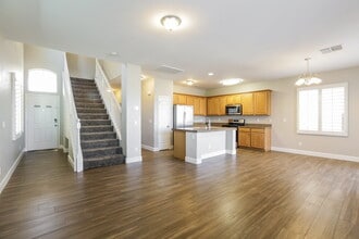 9060 Black Elk Ave in Las Vegas, NV - Building Photo - Building Photo