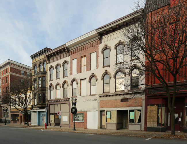 20-26 S Main St in Gloversville, NY - Foto de edificio - Building Photo