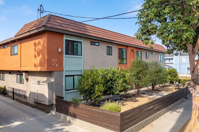 1628 W 218th St in Torrance, CA - Foto de edificio - Building Photo