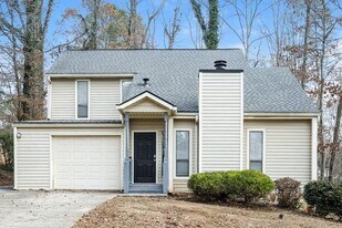 338 St Patrick Dr SW in Mableton, GA - Building Photo