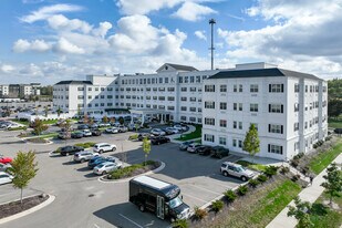 Red Cedar Lodge in Lansing, MI - Building Photo