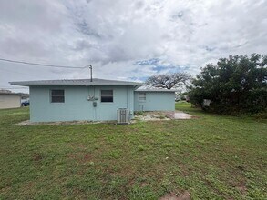 1328 Ellendale Cir in Lehigh Acres, FL - Building Photo - Building Photo