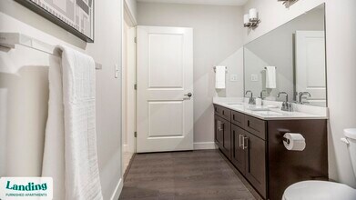 2 Trl Run in Vernon, CT - Foto de edificio - Building Photo