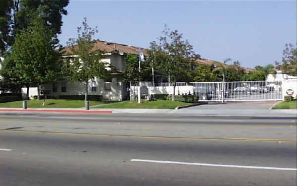 South Court Apartments in Costa Mesa, CA - Foto de edificio - Building Photo
